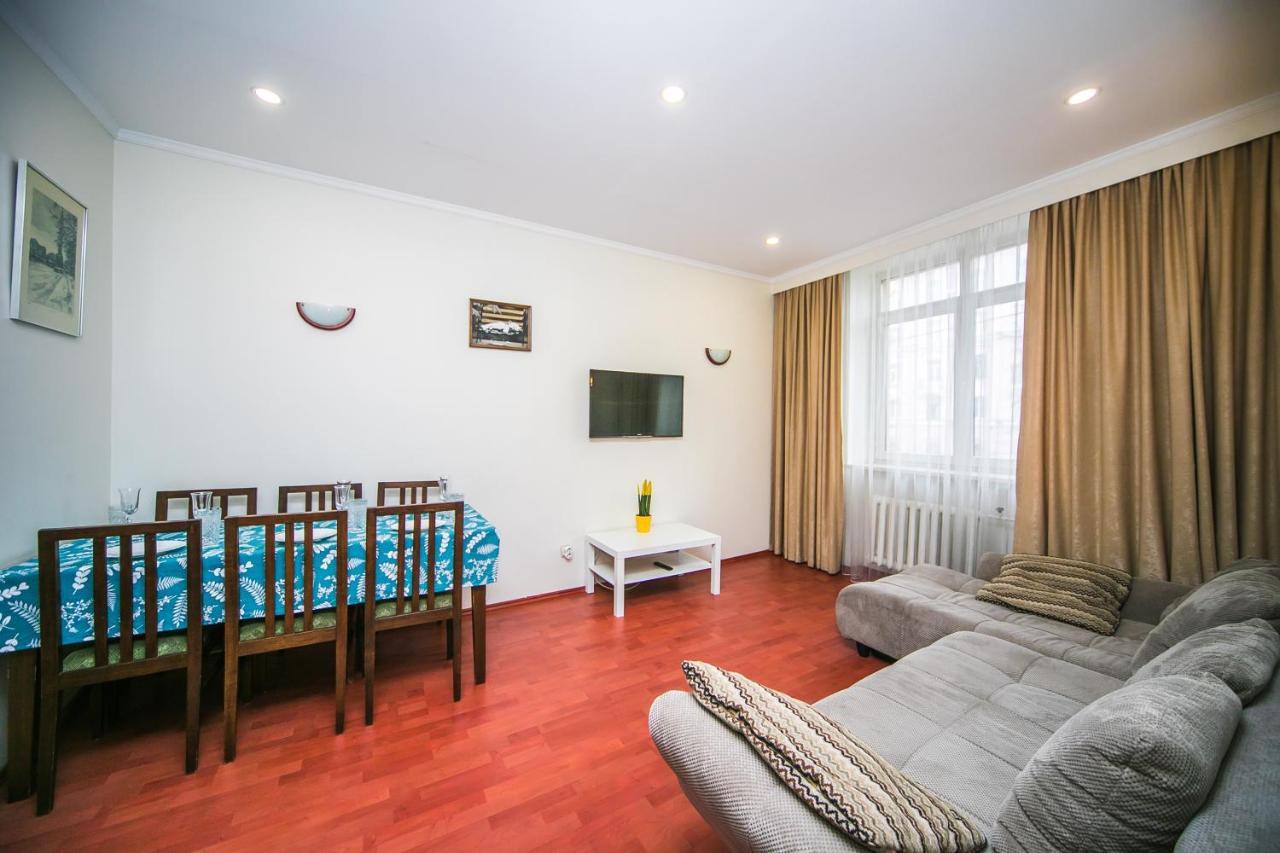 Apartment Ploshchad Pobedy 3 Komnaty Minsk Exterior foto