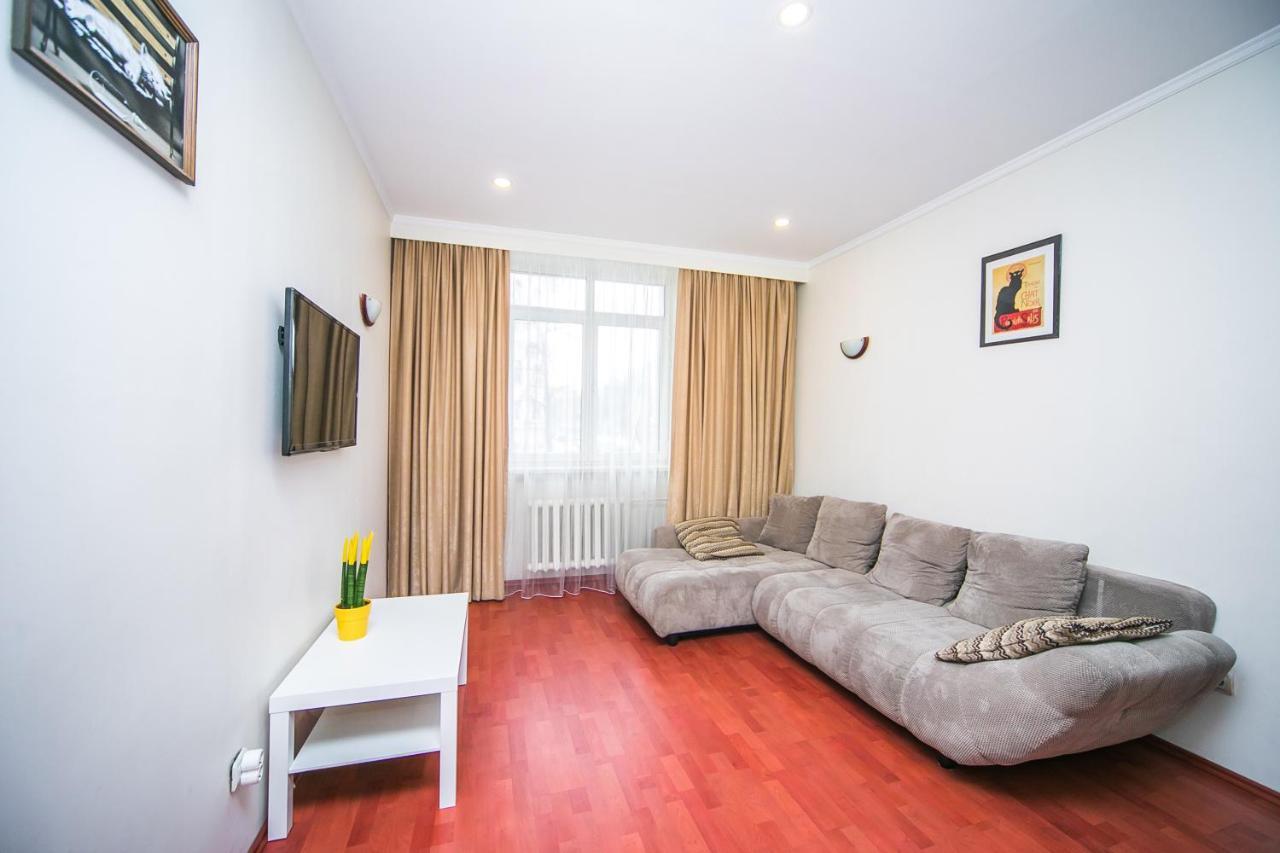 Apartment Ploshchad Pobedy 3 Komnaty Minsk Exterior foto